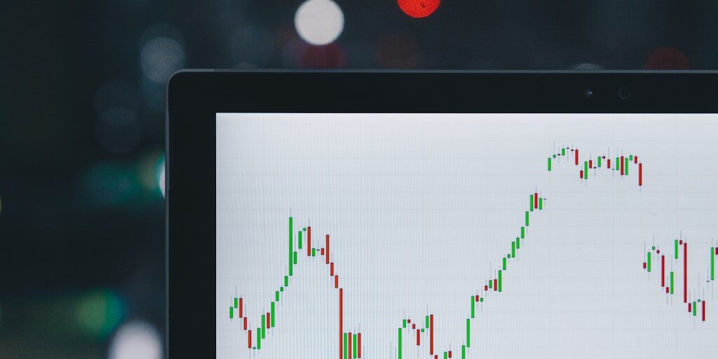 Gold: Tempesta Perfetta tra Stagflazione, Incertezza Geopolitica e Aumenti dei Tassi oro_stagflazione_tassi_incremento