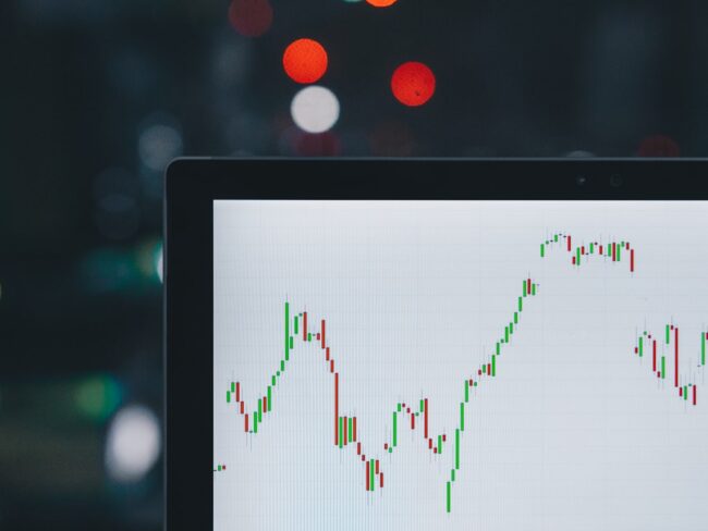 Gold: Tempesta Perfetta tra Stagflazione, Incertezza Geopolitica e Aumenti dei Tassi oro_stagflazione_tassi_incremento