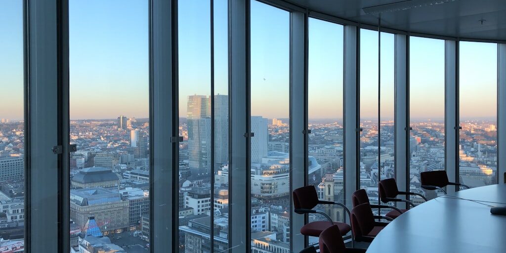 Crisi Geopolitica e Dinamiche dei Mercati: Un’Analisi Macrofinanziaria dell’Assetto Oro-Petrolio-Dollaro oro petrolio dollaro crisi geopolitica mercati finanziari